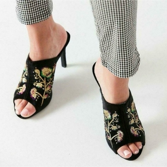 Urban Outfitters Black Velvet Floral Embroidered Mules Heels Whimsigoth Size 10 - Picture 1 of 13